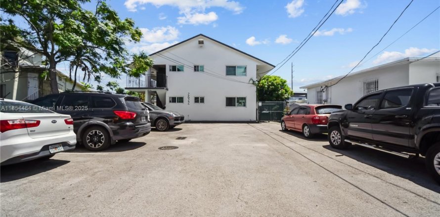 House in Miami, Florida 3 bedrooms, 90.86 sq.m. № 1872685