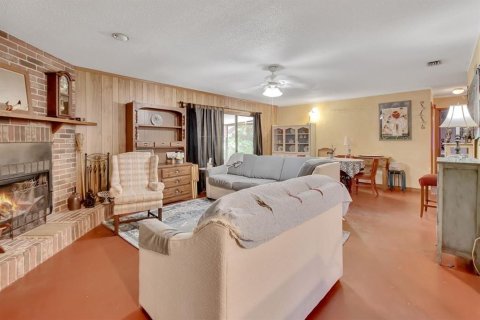 House in Port Orange, Florida 3 bedrooms, 180.04 sq.m. № 1741081 - photo 8