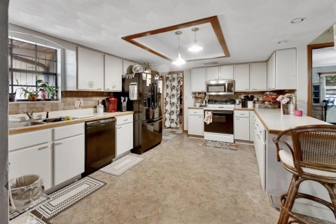 House in Port Orange, Florida 3 bedrooms, 180.04 sq.m. № 1741081 - photo 9