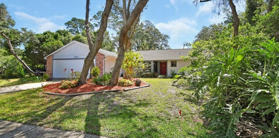 House in Port Orange, Florida 3 bedrooms, 180.04 sq.m. № 1741081