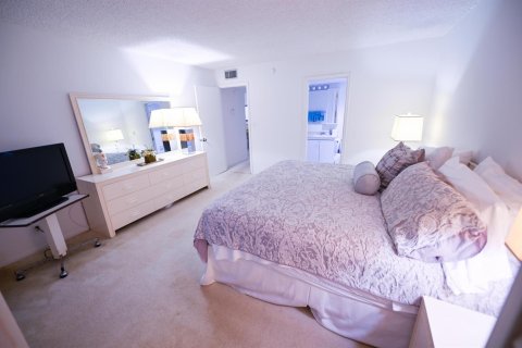 Condo in Coconut Creek, Florida, 2 bedrooms № 2146395 - photo 6