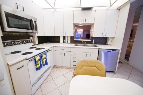 Condo in Coconut Creek, Florida, 2 bedrooms № 2146395 - photo 8