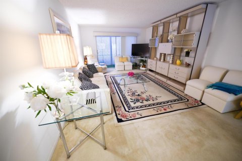 Condo in Coconut Creek, Florida, 2 bedrooms № 2146395 - photo 11