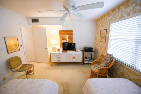 Condo in Coconut Creek, Florida, 2 bedrooms № 2146395 - photo 17