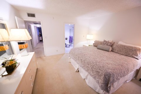 Condo in Coconut Creek, Florida, 2 bedrooms № 2146395 - photo 5