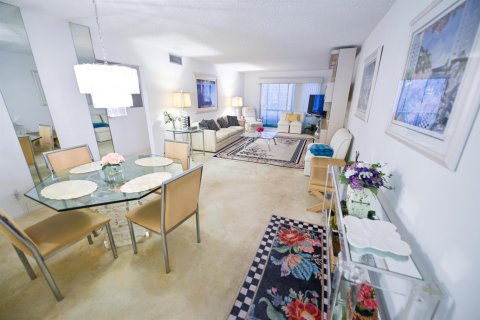 Condo in Coconut Creek, Florida, 2 bedrooms № 2146395 - photo 12