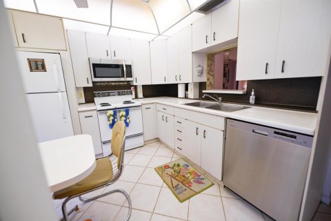 Condo in Coconut Creek, Florida, 2 bedrooms № 2146395 - photo 7