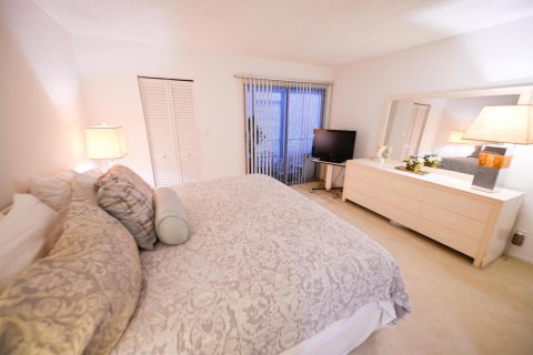 Condo in Coconut Creek, Florida, 2 bedrooms № 2146395 - photo 13