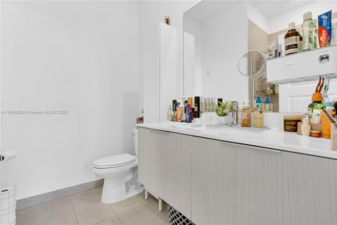 Copropriété à vendre à Doral, Floride: 2 chambres, 105.44 m2 № 1950344 - photo 9