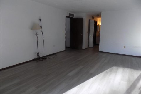 Condo in Gainesville, Florida, 2 bedrooms  № 2234627 - photo 23