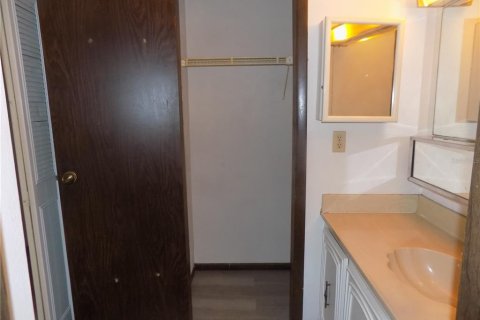 Condo in Gainesville, Florida, 2 bedrooms  № 2234627 - photo 13