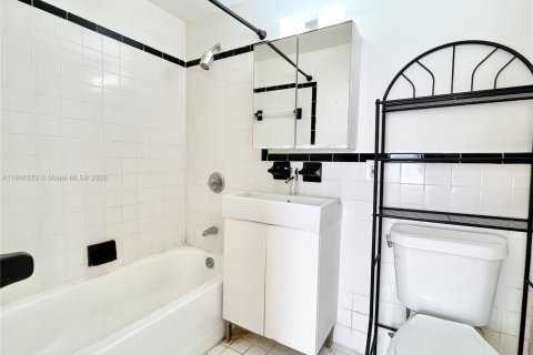 Condominio en venta en Miami Beach, Florida, 1 dormitorio, 50.17 m2 № 1700921 - foto 11