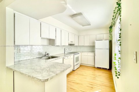 Condominio en venta en Miami Beach, Florida, 1 dormitorio, 50.17 m2 № 1700921 - foto 10