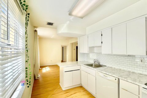 Condominio en venta en Miami Beach, Florida, 1 dormitorio, 50.17 m2 № 1700921 - foto 12