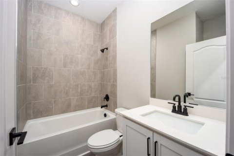 House in Lake Alfred, Florida 3 bedrooms, 143.07 sq.m. № 1616773 - photo 16