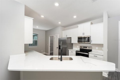 House in Lake Alfred, Florida 3 bedrooms, 143.07 sq.m. № 1616773 - photo 3