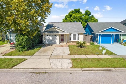 Villa ou maison à louer à Orlando, Floride: 3 chambres, 122.63 m2 № 2385611 - photo 2