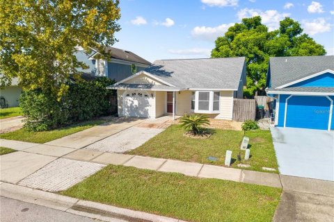 Villa ou maison à louer à Orlando, Floride: 3 chambres, 122.63 m2 № 2385611 - photo 4