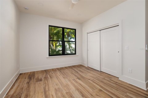 Villa ou maison à vendre à Saint Petersburg, Floride: 5 chambres, 281.12 m2 № 2110507 - photo 24