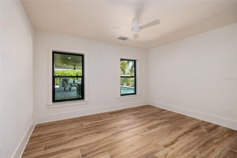Villa ou maison à vendre à Saint Petersburg, Floride: 5 chambres, 281.12 m2 № 2110507 - photo 23