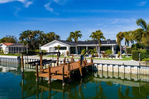Villa ou maison à vendre à Saint Petersburg, Floride: 5 chambres, 281.12 m2 № 2110507 - photo 4