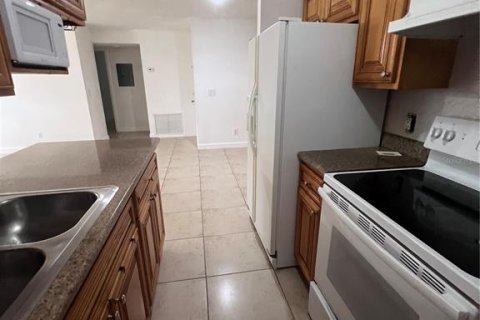 Condominio en venta en Brandon, Florida, 3 dormitorios, 109.16 m2 № 1774835 - foto 3