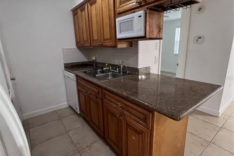 Condominio en venta en Brandon, Florida, 3 dormitorios, 109.16 m2 № 1774835 - foto 2