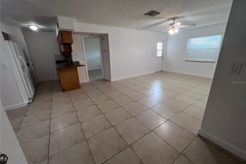 Condominio en venta en Brandon, Florida, 3 dormitorios, 109.16 m2 № 1774835 - foto 5