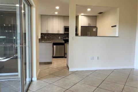 Townhouse in Weston, Florida 3 bedrooms, 152.73 sq.m. № 2086316 - photo 26