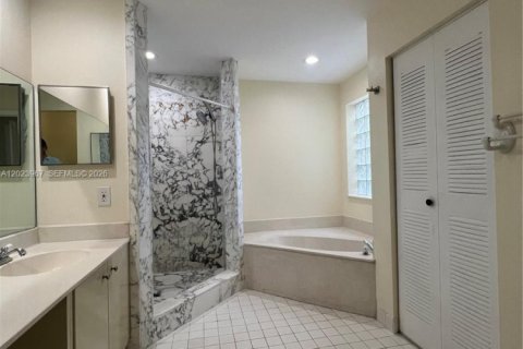 Townhouse in Weston, Florida 3 bedrooms, 152.73 sq.m. № 2086316 - photo 15
