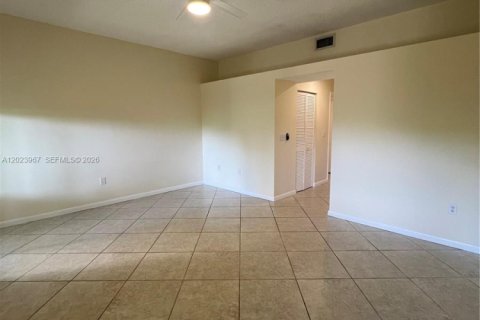Townhouse in Weston, Florida 3 bedrooms, 152.73 sq.m. № 2086316 - photo 22