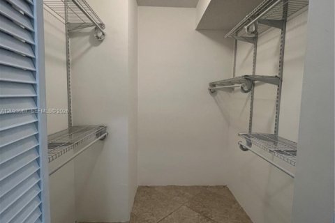 Townhouse in Weston, Florida 3 bedrooms, 152.73 sq.m. № 2086316 - photo 18