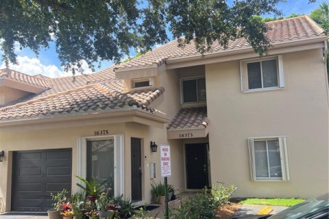 Townhouse in Weston, Florida 3 bedrooms, 152.73 sq.m. № 2086316 - photo 2