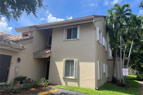 Townhouse in Weston, Florida 3 bedrooms, 152.73 sq.m. № 2086316
