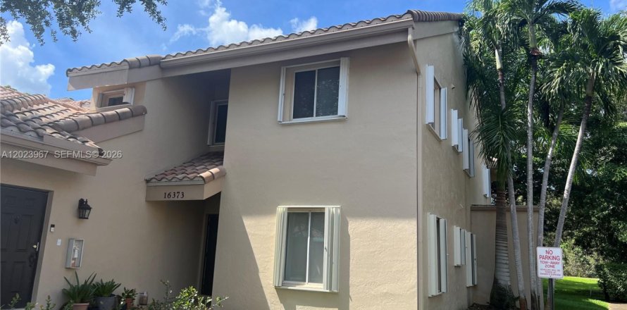Townhouse in Weston, Florida 3 bedrooms, 152.73 sq.m. № 2086316