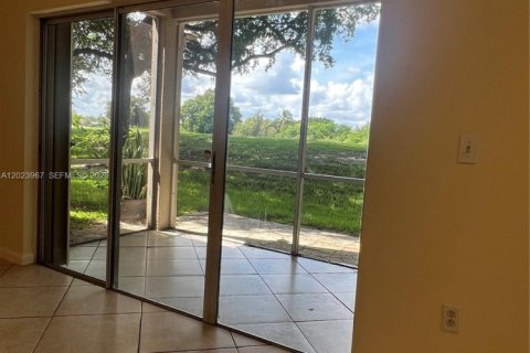 Townhouse in Weston, Florida 3 bedrooms, 152.73 sq.m. № 2086316 - photo 28