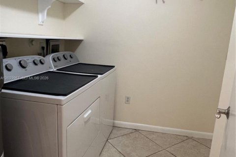 Townhouse in Weston, Florida 3 bedrooms, 152.73 sq.m. № 2086316 - photo 24