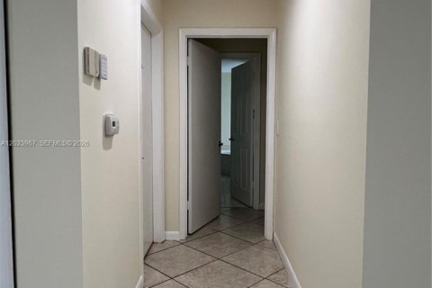 Townhouse in Weston, Florida 3 bedrooms, 152.73 sq.m. № 2086316 - photo 25