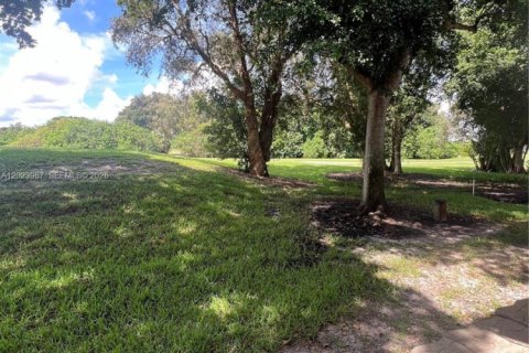 Townhouse in Weston, Florida 3 bedrooms, 152.73 sq.m. № 2086316 - photo 11
