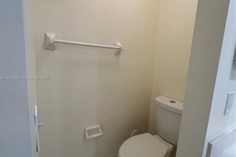Townhouse in Weston, Florida 3 bedrooms, 152.73 sq.m. № 2086316 - photo 14