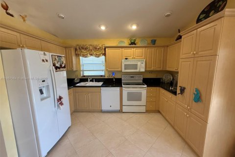 House in Boynton Beach, Florida 3 bedrooms, 155.33 sq.m. № 1882191 - photo 17