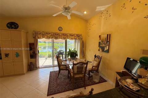 House in Boynton Beach, Florida 3 bedrooms, 155.33 sq.m. № 1882191 - photo 12