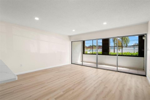 Copropriété à vendre à Seminole, Floride: 2 chambres, 80.36 m2 № 1734676 - photo 5