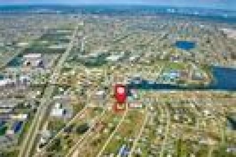 Commercial property in Cape Coral, Florida № 1987269 - photo 4