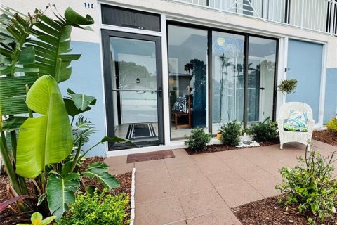 Condominio en venta en Holmes Beach, Florida, 1 dormitorio, 83.24 m2 № 1878269 - foto 2