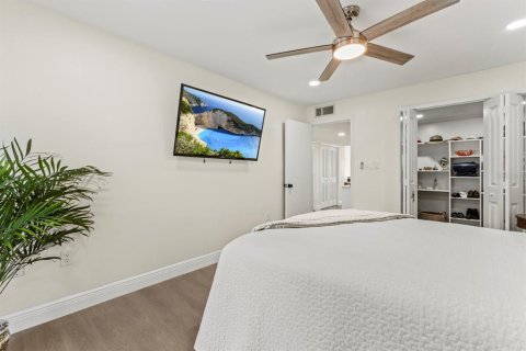 Condominio en venta en Holmes Beach, Florida, 1 dormitorio, 83.24 m2 № 1878269 - foto 16