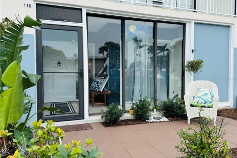 Condominio en venta en Holmes Beach, Florida, 1 dormitorio, 83.24 m2 № 1878269 - foto 1