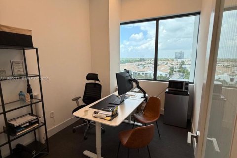 Immobilier commercial à vendre à Aventura, Floride № 2078182 - photo 5