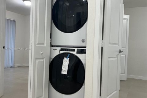 Touwnhouse à louer à Florida City, Floride: 3 chambres, 1530.66 m2 № 1997227 - photo 15