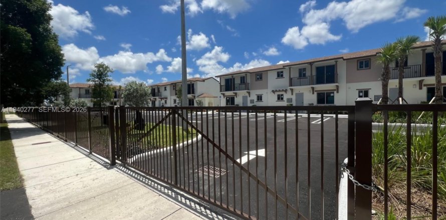 Touwnhouse à Florida City, Floride 3 chambres, 1530.66 m2 № 1997227